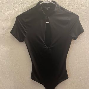 Fashion nova body suit, very low chest XS
